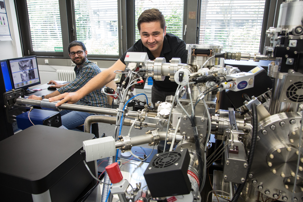Two students behind a atom probe.