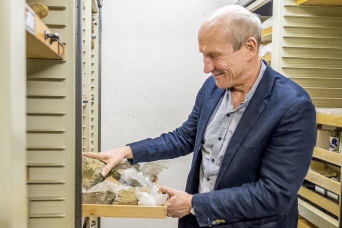 Professor Kießling in his paleobiology archive looking at rocks