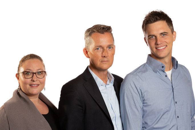 Three researchers standing next to each other. Their focus: digital stress. 