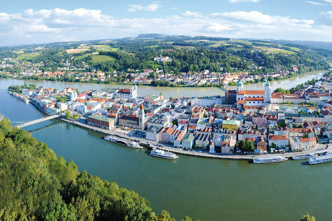 Bird's eye view of the city of Passau.