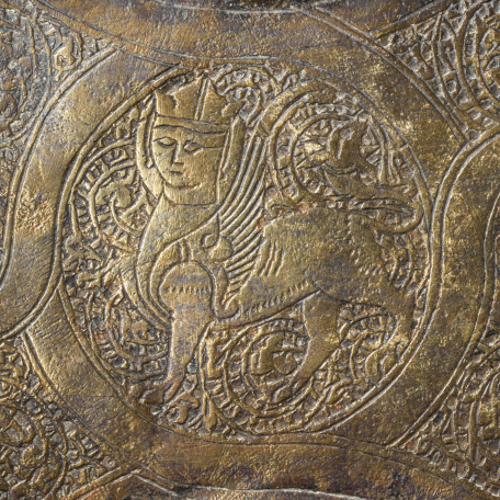An example of islamic art, a sphinx eengraved on metal.
